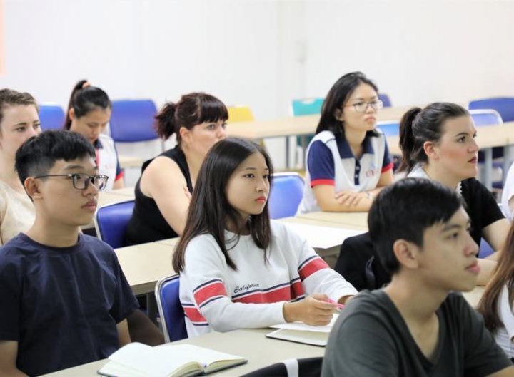n&ecirc;n học đại học từ xa hay li&ecirc;n th&ocirc;ng ng&agrave;nh kinh tế học